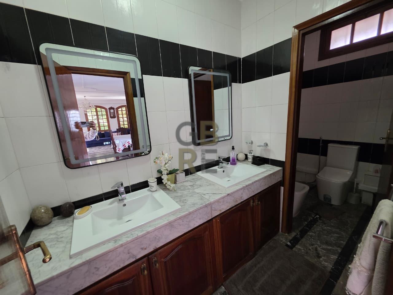 Villa 625 m² à Les Orangers — 10